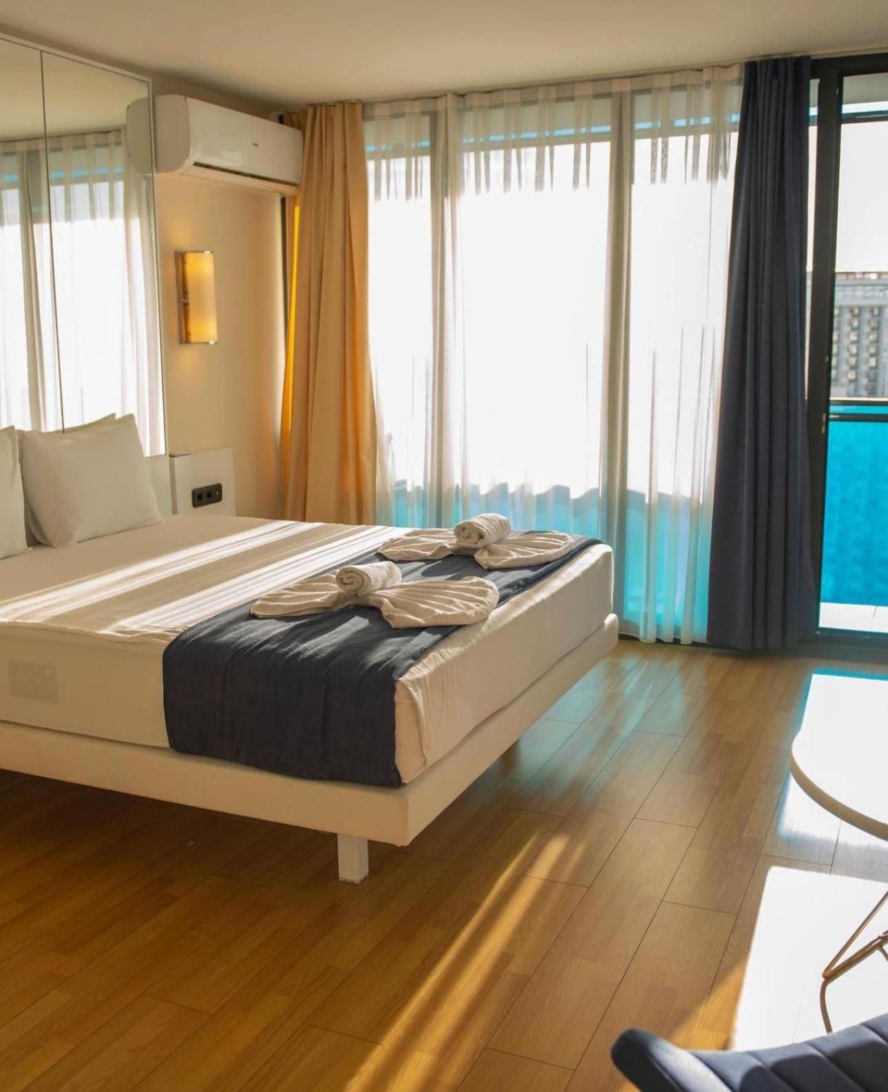 Luxury Panorama Sea View Apartment & Central バトゥーミ エクステリア 写真