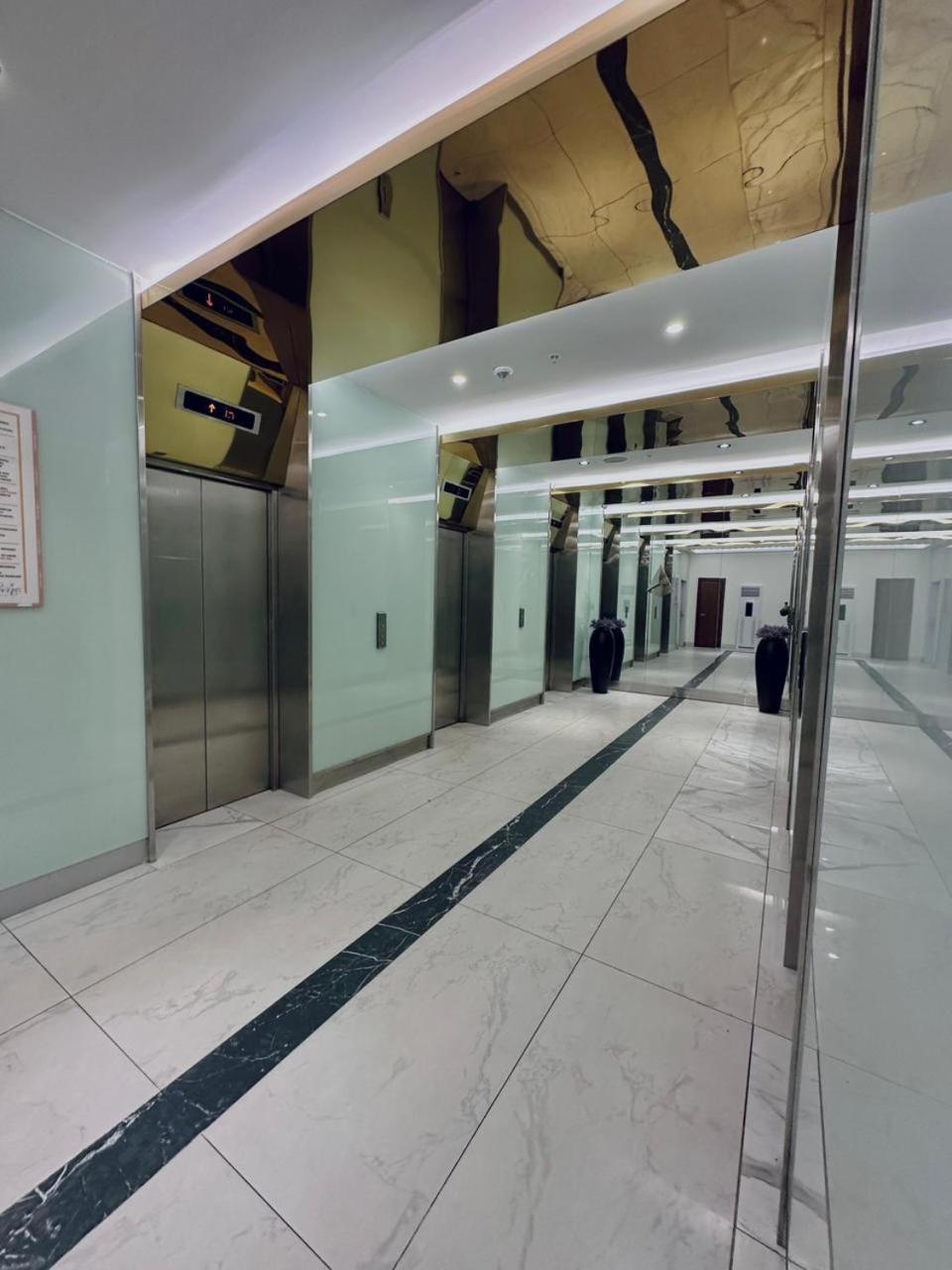 Luxury Panorama Sea View Apartment & Central バトゥーミ エクステリア 写真