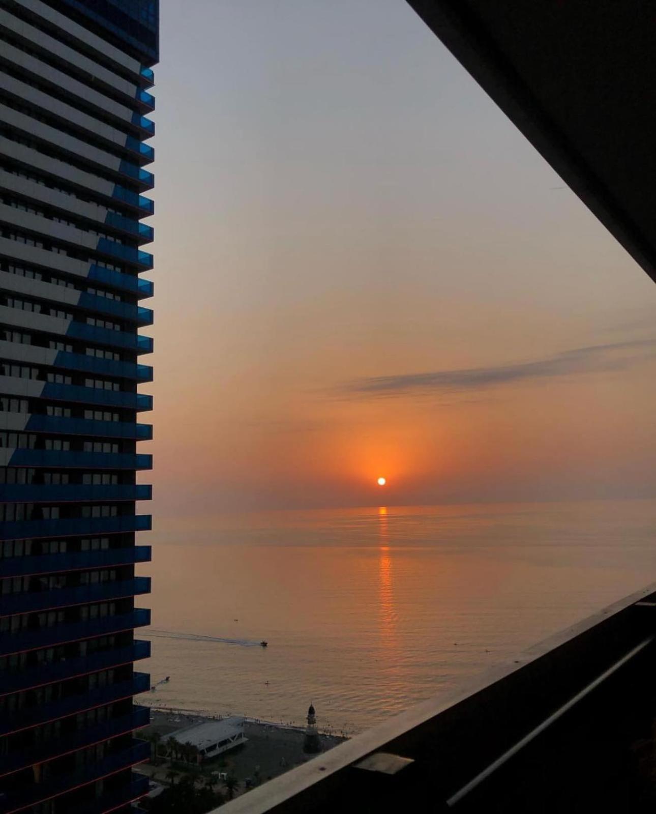 Luxury Panorama Sea View Apartment & Central バトゥーミ エクステリア 写真