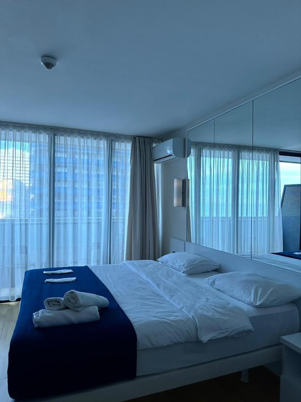 Luxury Panorama Sea View Apartment & Central バトゥーミ エクステリア 写真