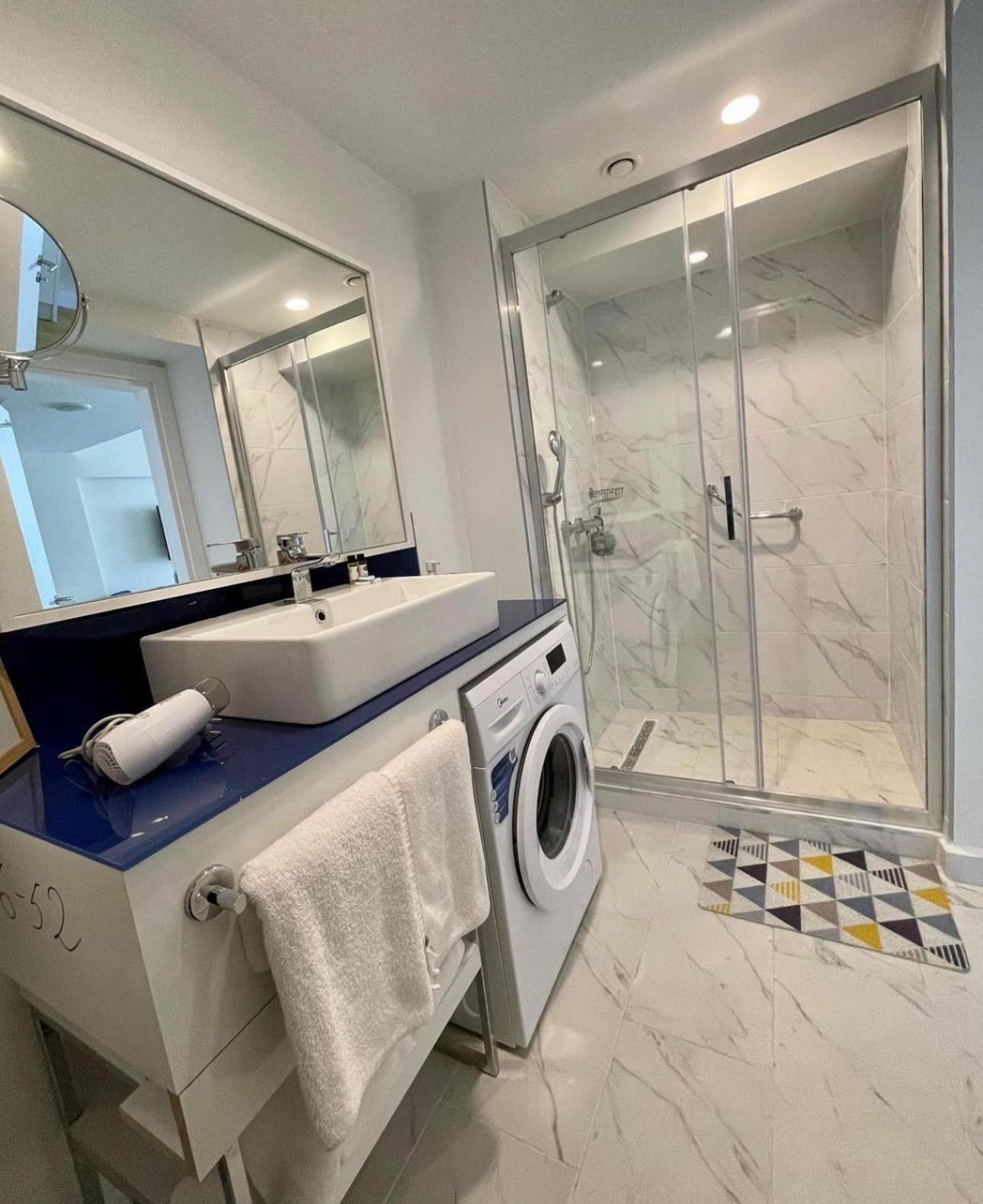 Luxury Panorama Sea View Apartment & Central バトゥーミ エクステリア 写真