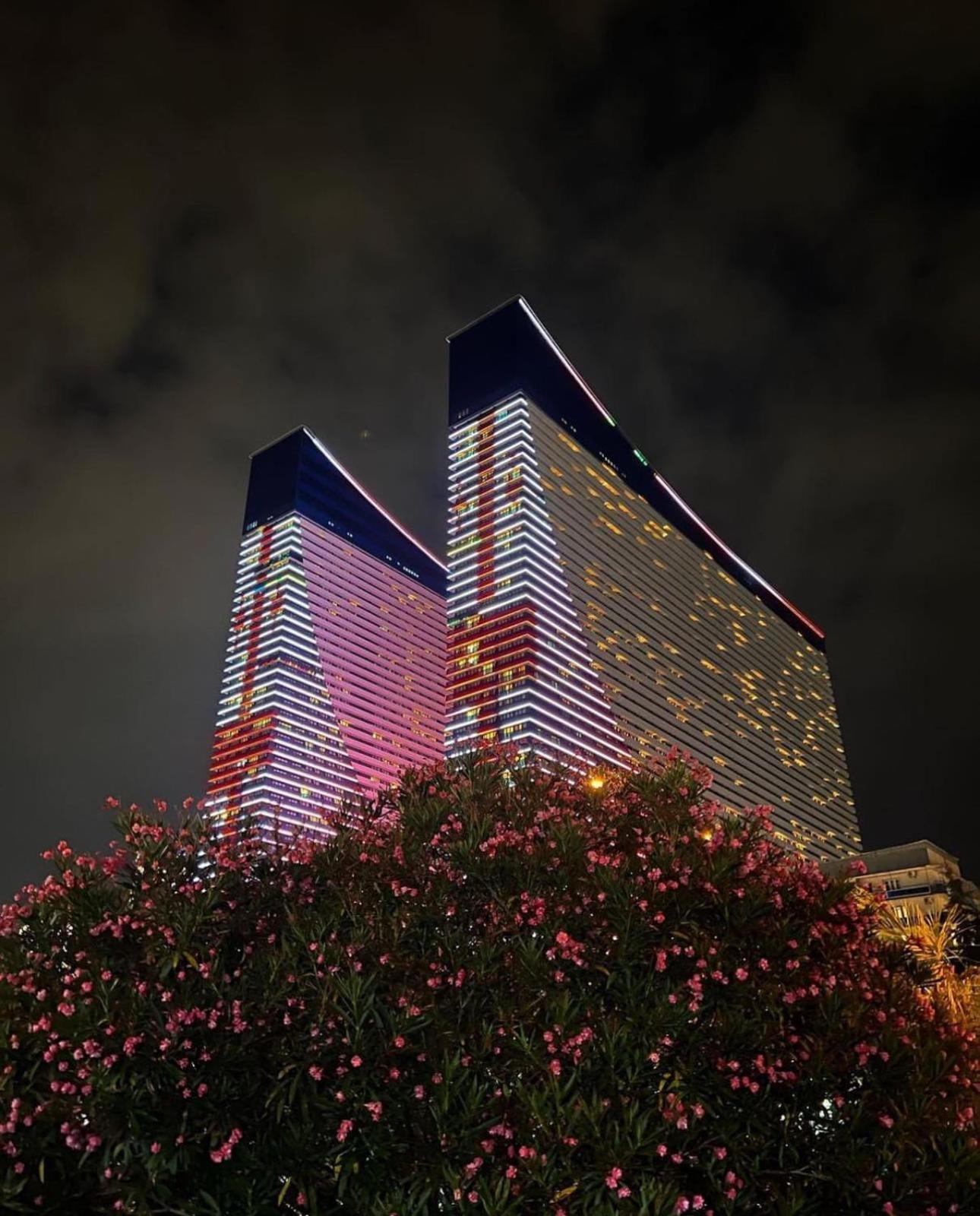Luxury Panorama Sea View Apartment & Central バトゥーミ エクステリア 写真